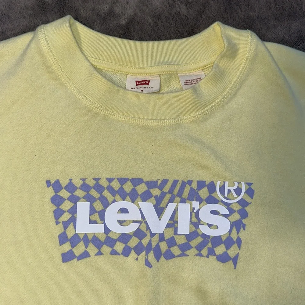 Levi’s Crewneck - Picture 3 of 9
